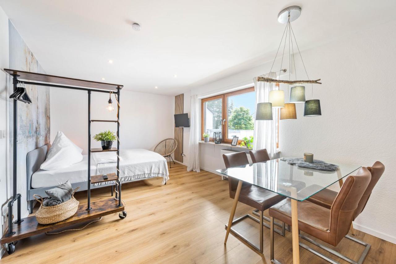 Ruhiges Und Zentrales Apartment In Huettenfeld Lampertheim Luaran gambar