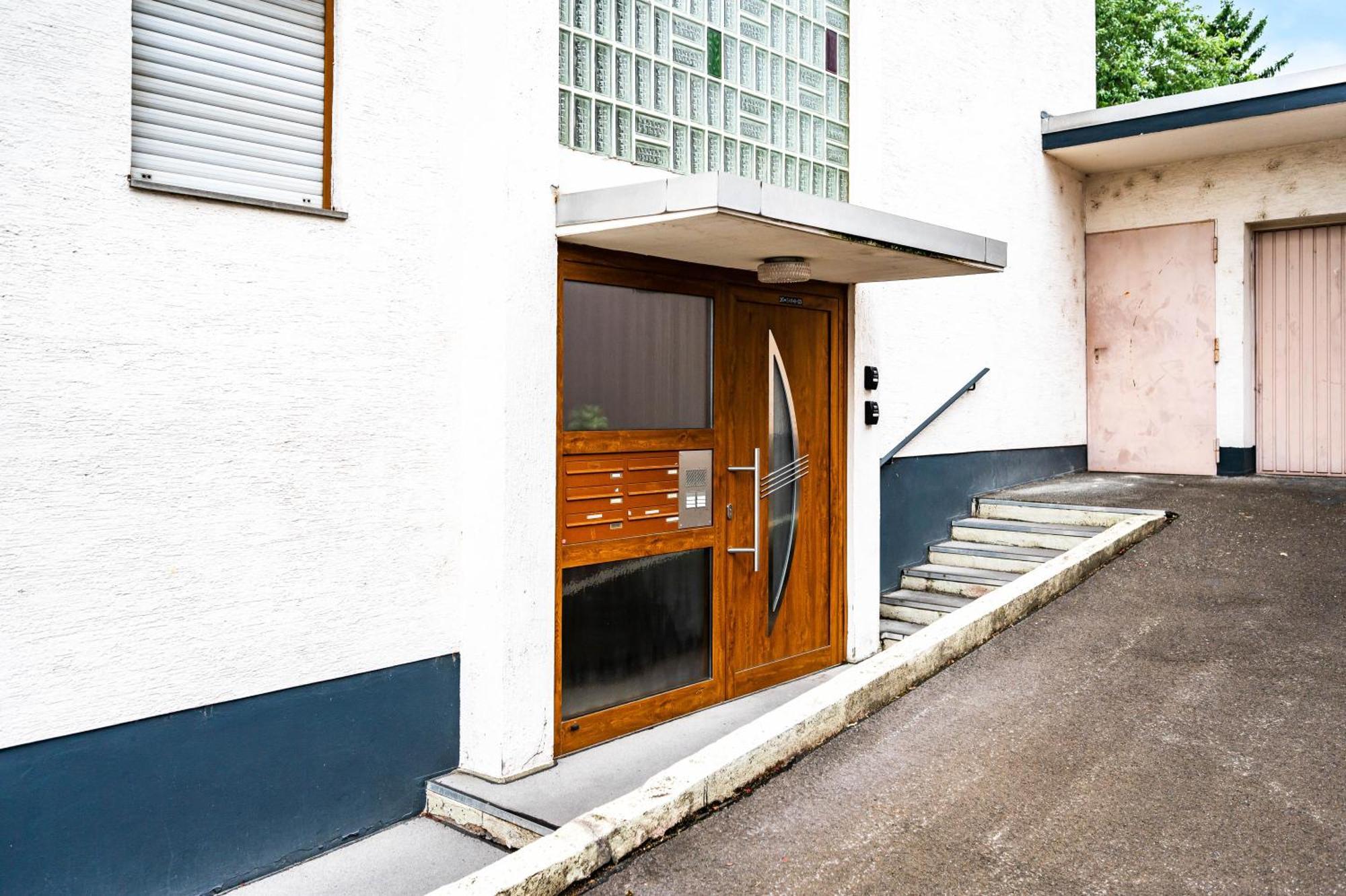 Ruhiges Und Zentrales Apartment In Huettenfeld Lampertheim Luaran gambar